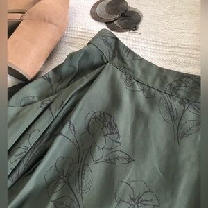 Old Navy S Midi Linen-Type Green Floral Skirt with Elastic Waist and Pockets